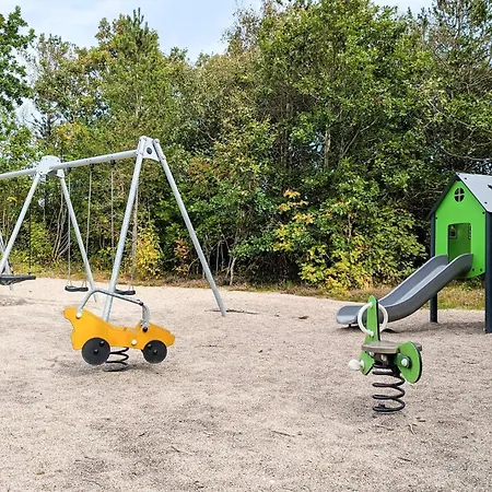 6 Person In Logstor-by Traum